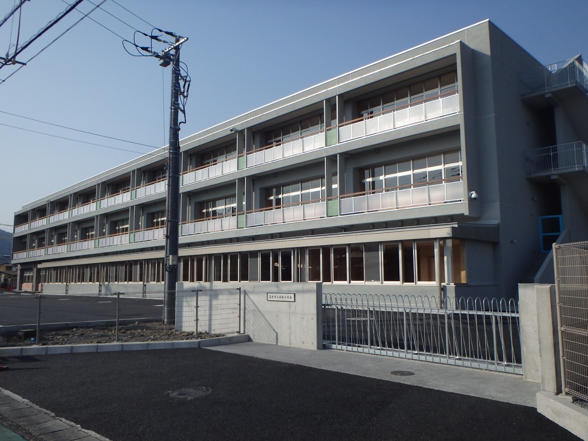 【現場より】富士市立岩松小学校　新校舎　完成