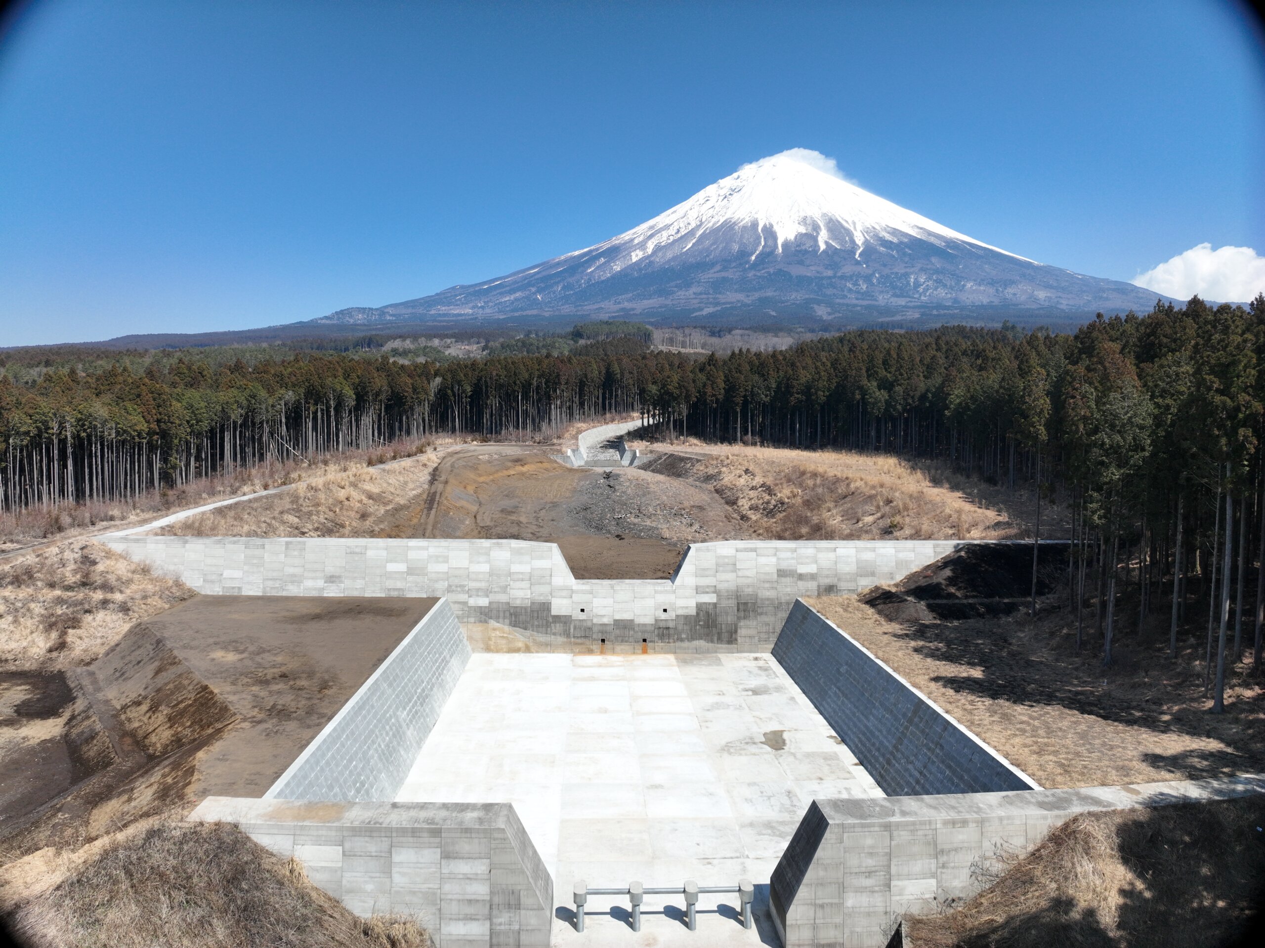 令和６年度　富士山鞍骨沢第1支渓遊砂地工事
