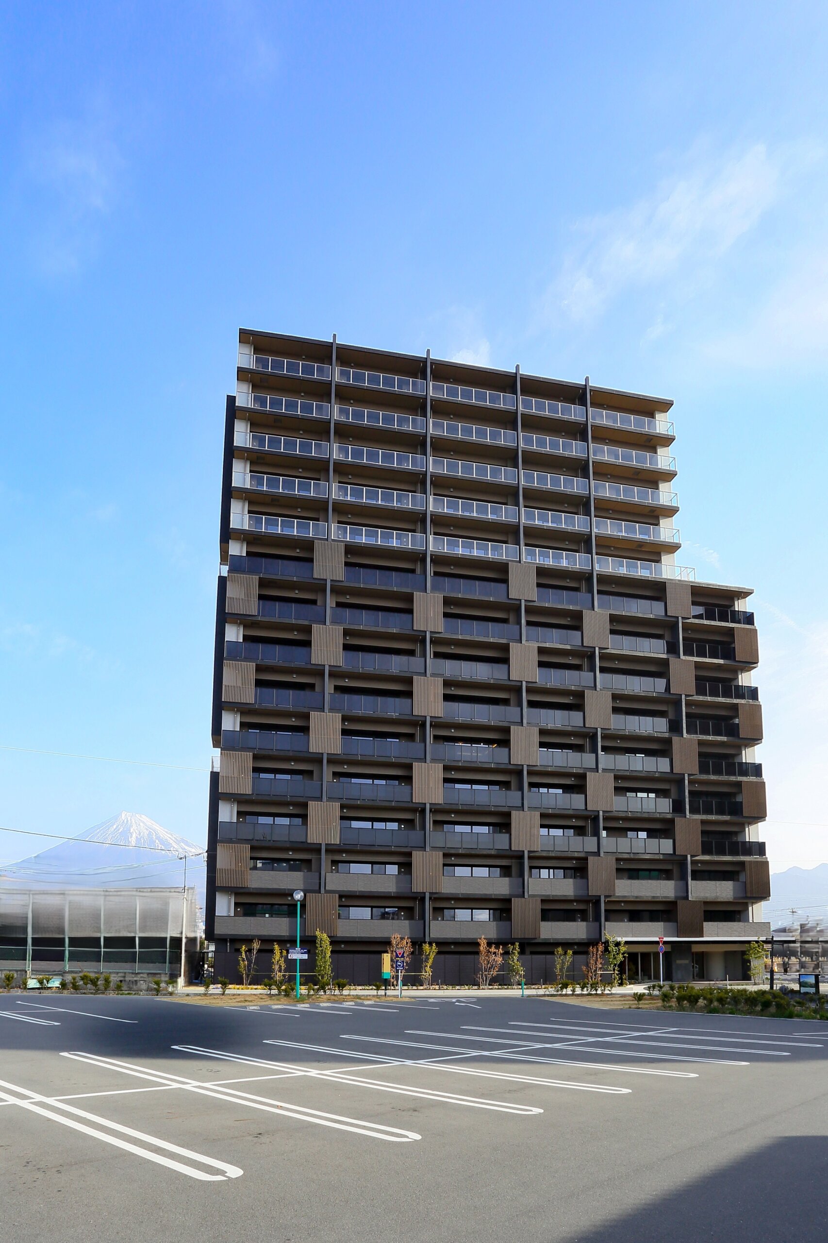 エンブルアルビオ富士中央